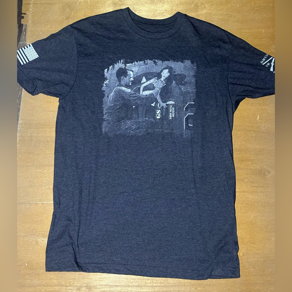 Grunt Style Men's Short Sleeve T-Shirt Size Large (L) Club Member Graphic Tee